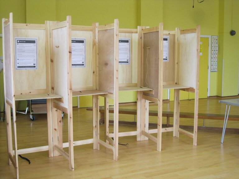 Poll Finds Independents Souring on Economy Weeks